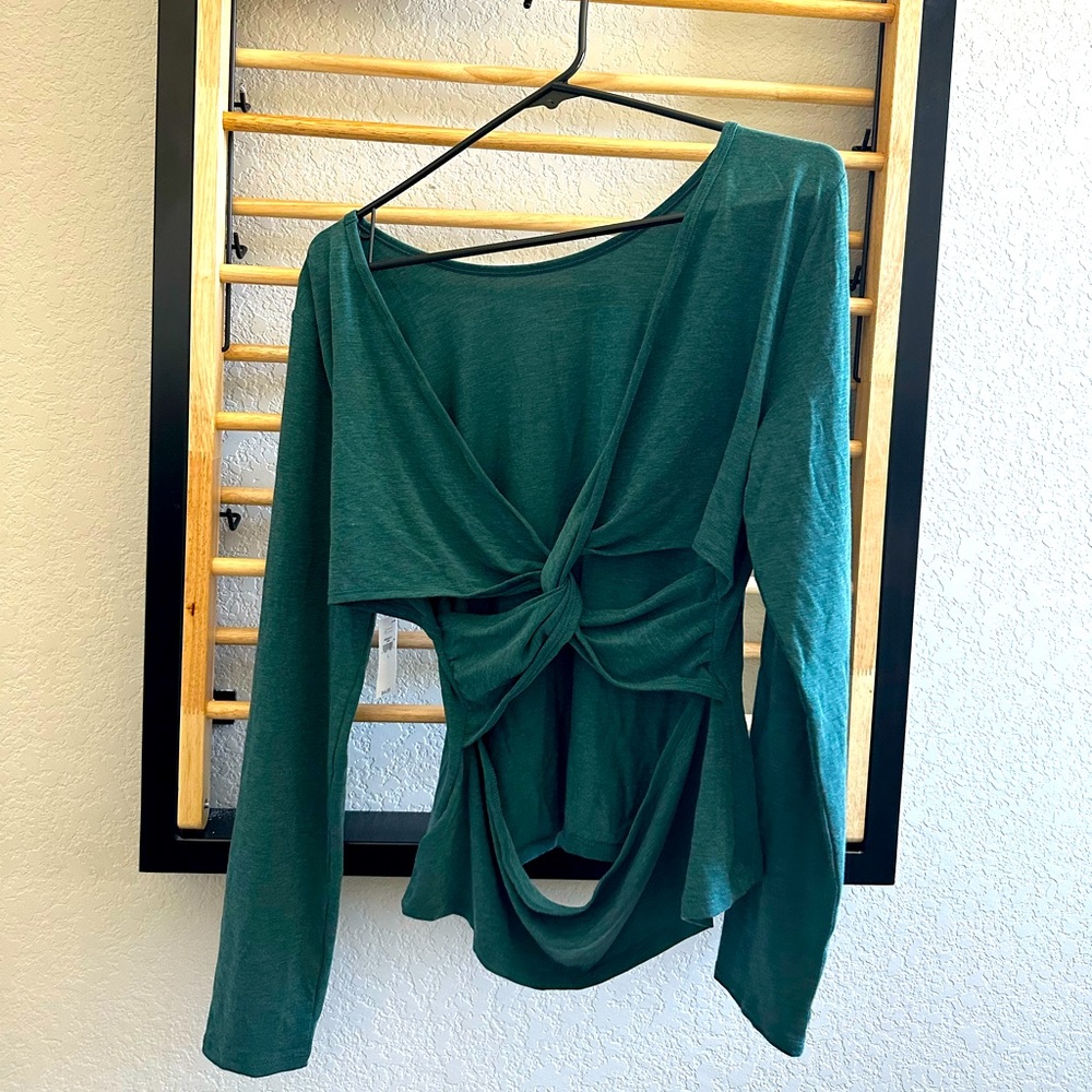 NWT Athleta open back shirt